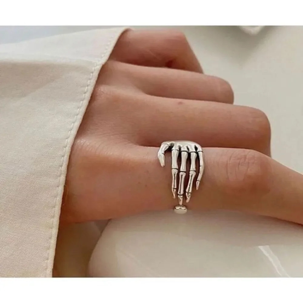 The Skeleton Ring in 925